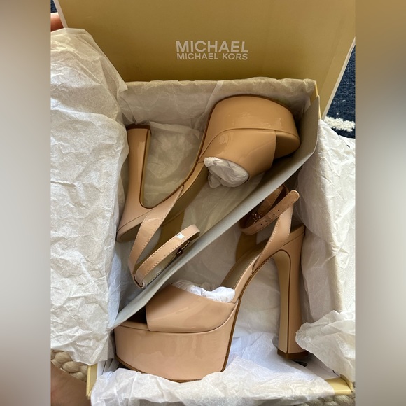 NEW in Box Michael Kors Jenson Platform Sandal Heels Open Toe Nude 6M Price FiRM - Picture 11 of 16